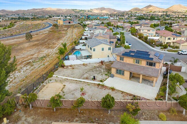 Foto del edificio - Amazing 4/Bed, 3/Bath, 2-Story Home In Highly Desirable Ballpark District of Summerly!