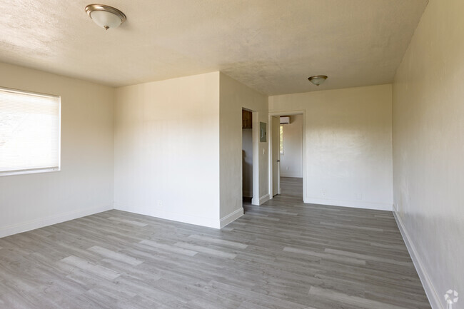 1BR, 1BA - 630SF - Living Room - Riverland Court Apartments