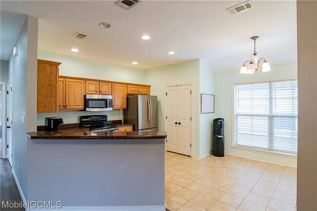 Foto del edificio - 8981 Spring Grove S