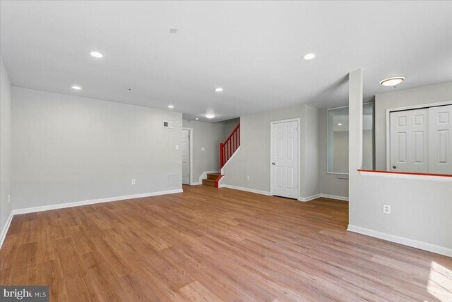 Foto del edificio - 9208 Fairlane Pl