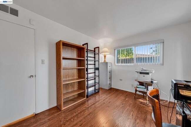 Foto del edificio - 1810 Boxwood Dr