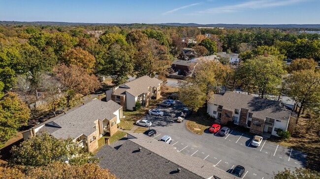 Foto del edificio - 101 Pine Forest Dr