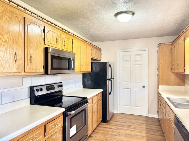 Foto del edificio - Available Now Close to Post