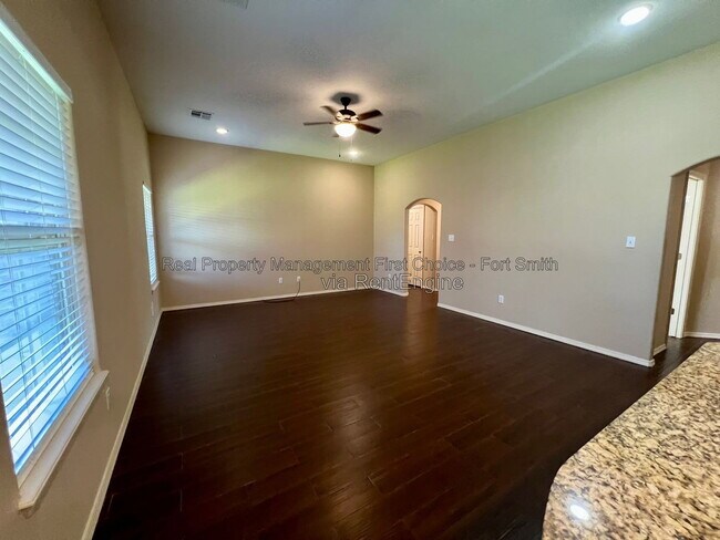 Foto del edificio - 507 Ridge Point Dr