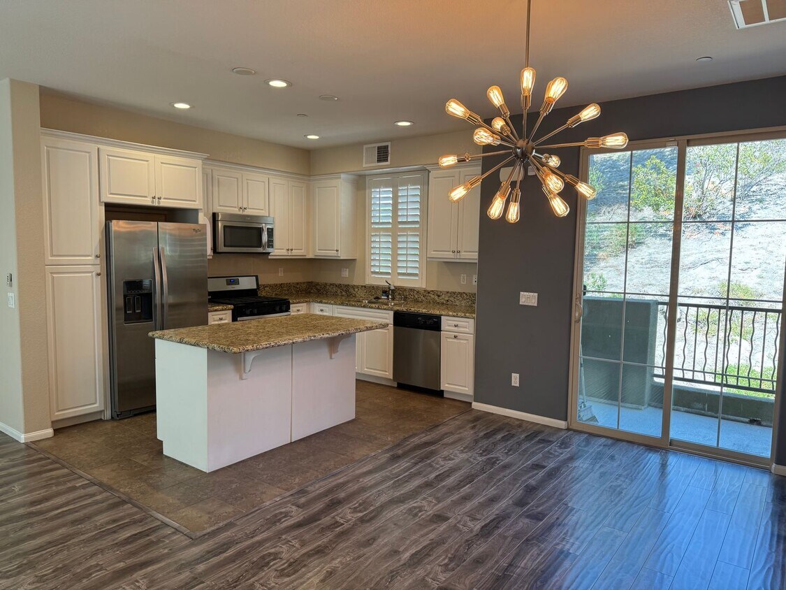 Foto principal - Beautiful 2 bed 2.5 bath condo available n...