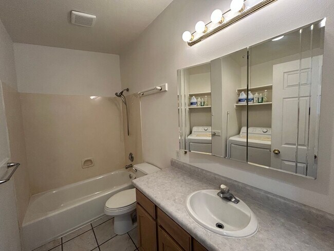 Foto del edificio - Carterville Duplex