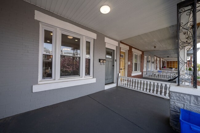 Building Photo - Now Showing!
