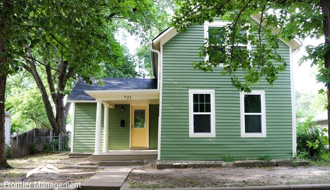 Foto del edificio - Recently Remodeled 3 Bedroom Farm Style Home!