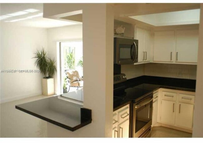 Foto del edificio - 2451 SW 82nd Ave