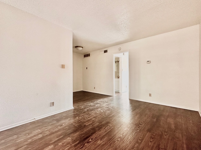 Building Photo - 2803 Hemphill Park