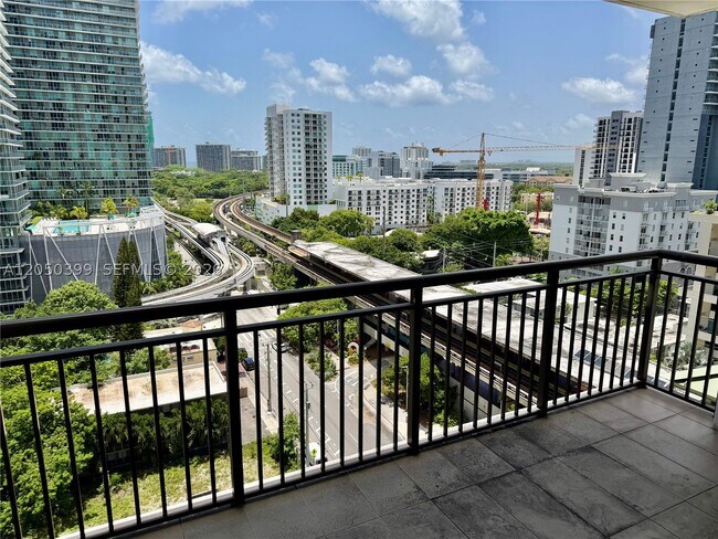 Foto del edificio - 999 SW 1st Ave