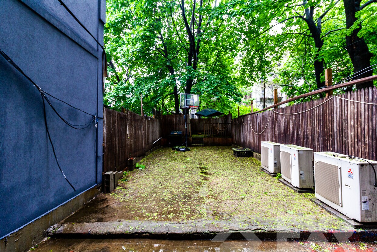 Primary Photo - 828 St Johns Pl
