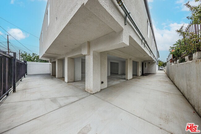 Foto del edificio - 948 E 21st St