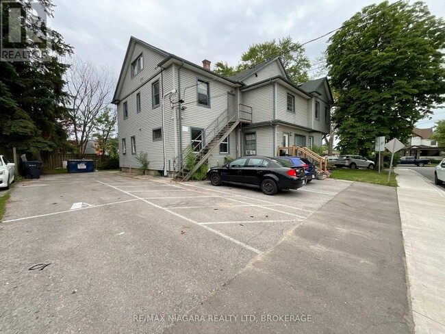 Building Photo - 122 Hellems Ave
