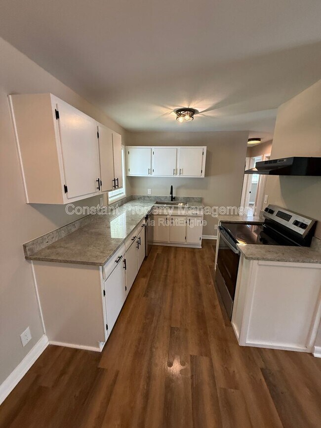 Foto del edificio - 3469 Kingsbury Dr