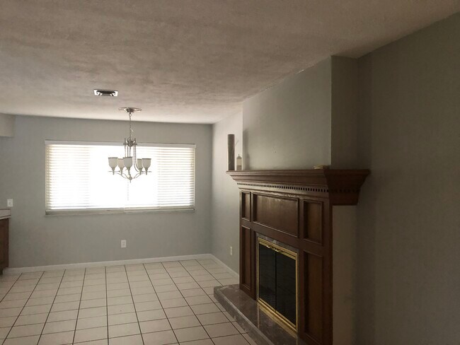 Extra large kitchen dinning area - 302 Coronation Dr