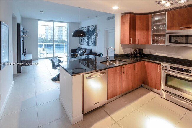 Building Photo - 1945 S Ocean Dr