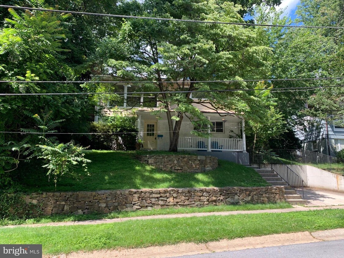 Building Photo - 3917 Wexford Dr