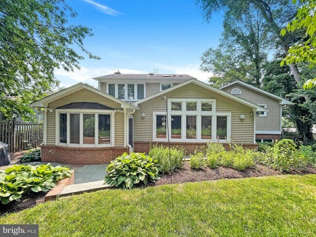 Foto del edificio - 7709 Holiday Terrace