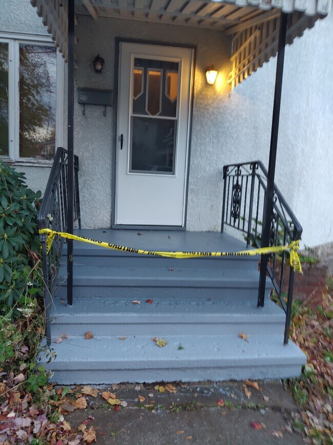 200 Chestnut St Unit First floor, Dunmore, PA 18512 Apartments in