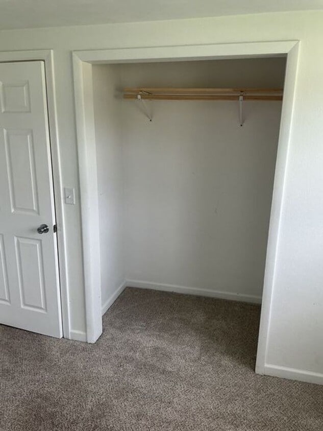 Building Photo - 105 E Glendale St