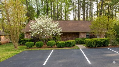 Building Photo - 106 Oak Park Ct