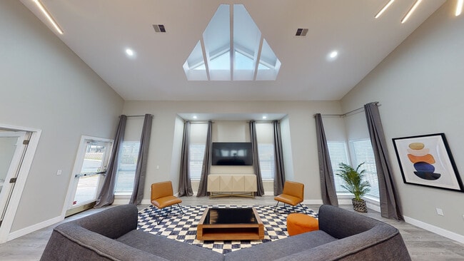 Building Photo - Altura
