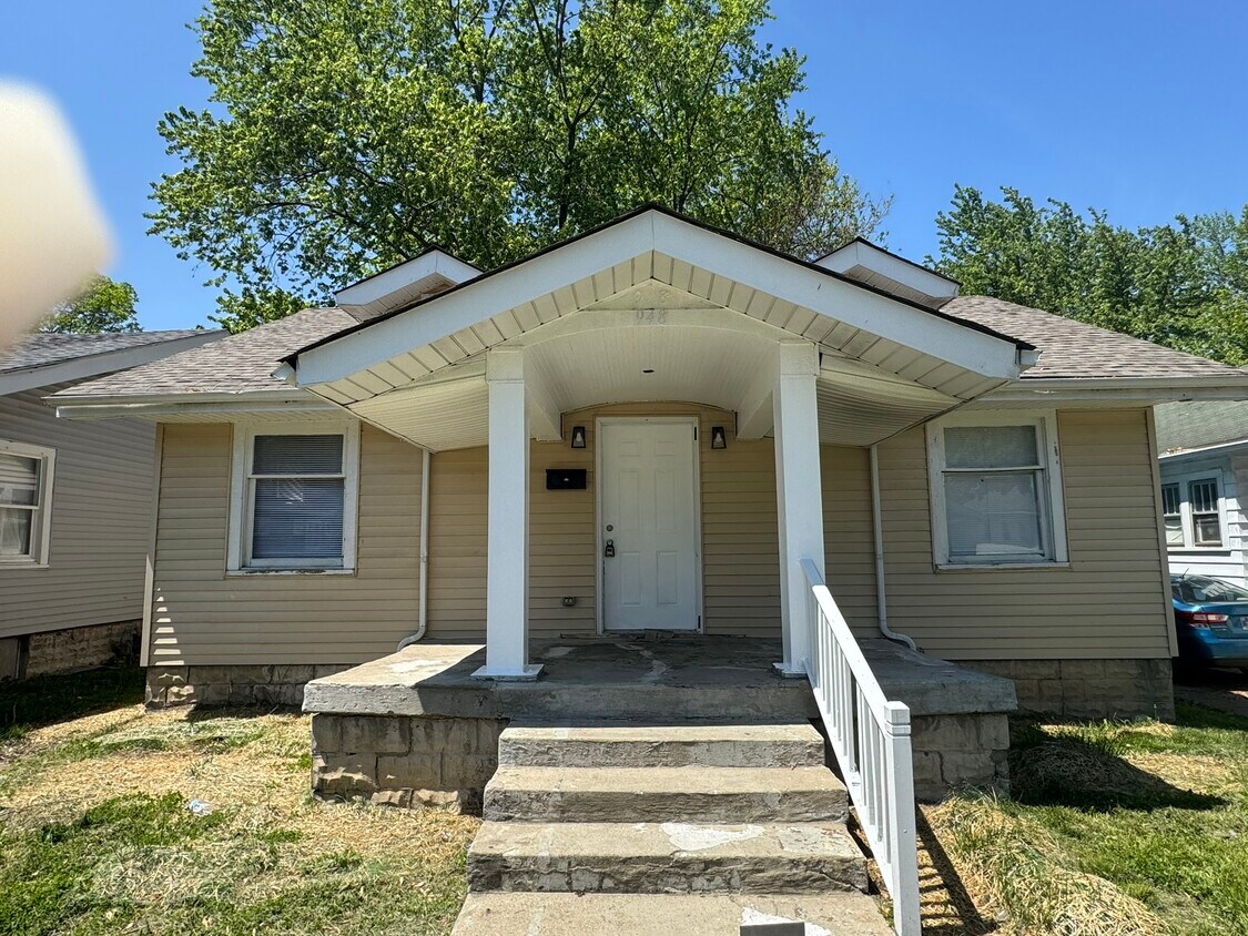 Foto principal - 948 N Bradley Ave