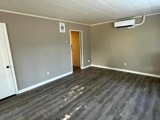Living Room - 615 20th Street