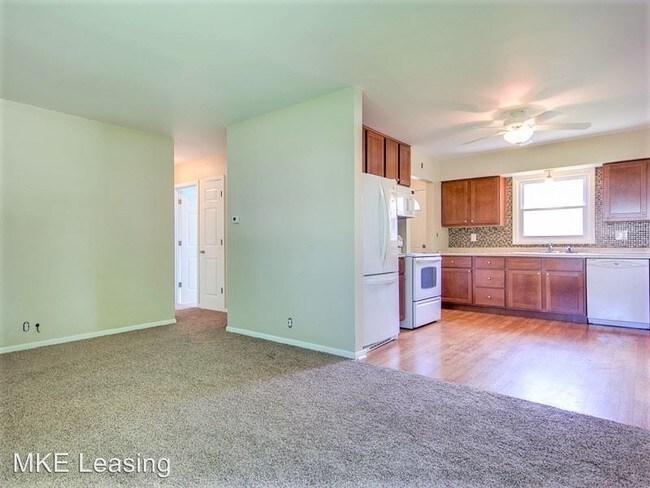 Building Photo - 3 br, 1 bath House - 5631 W Stack Dr