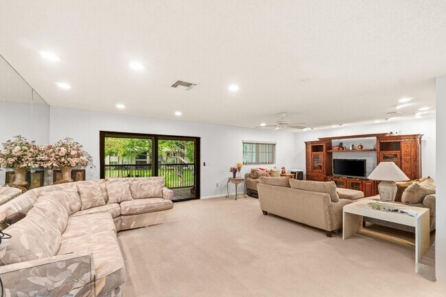 Foto del edificio - 46 Stratford Ln W