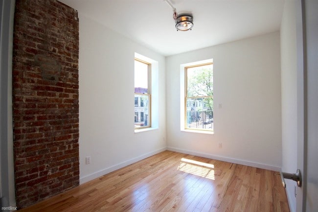 Building Photo - 438 Irving Ave