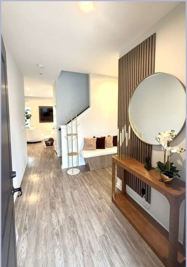 Building Photo - 585 Bermuda Way