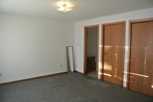 Building Photo - 3 Bedroom House!