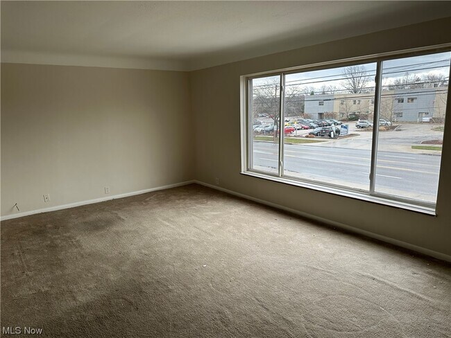 Foto del edificio - 6448 Pearl Rd