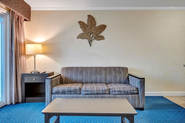 Building Photo - 2506 N Rocky Point Dr