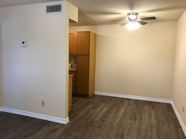 Building Photo - Stylish Living Awaits – 1-Bedroom in Orange