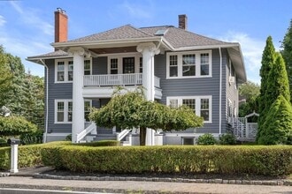 Building Photo - 542 Eliot St