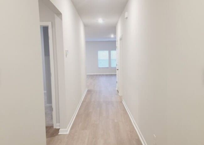 Building Photo - 275 Lillian St