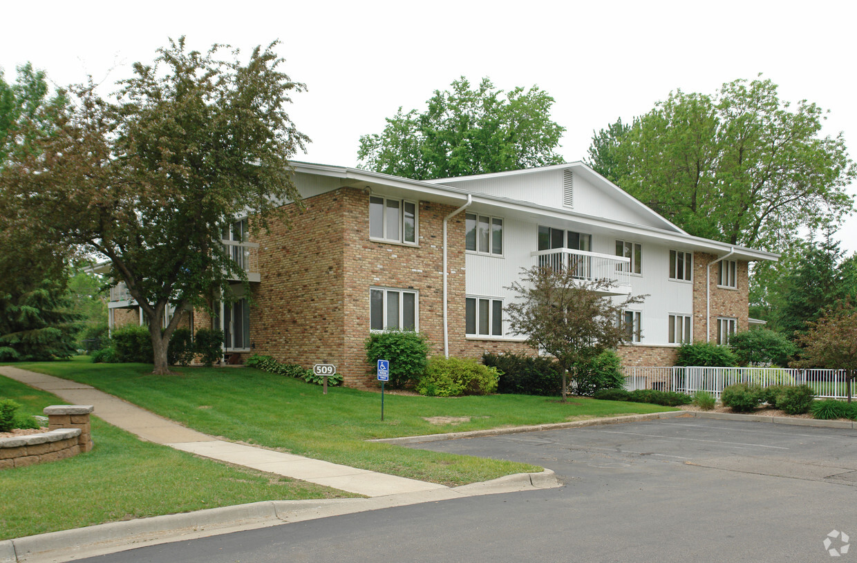 Primary Photo - Old Shakopee Village