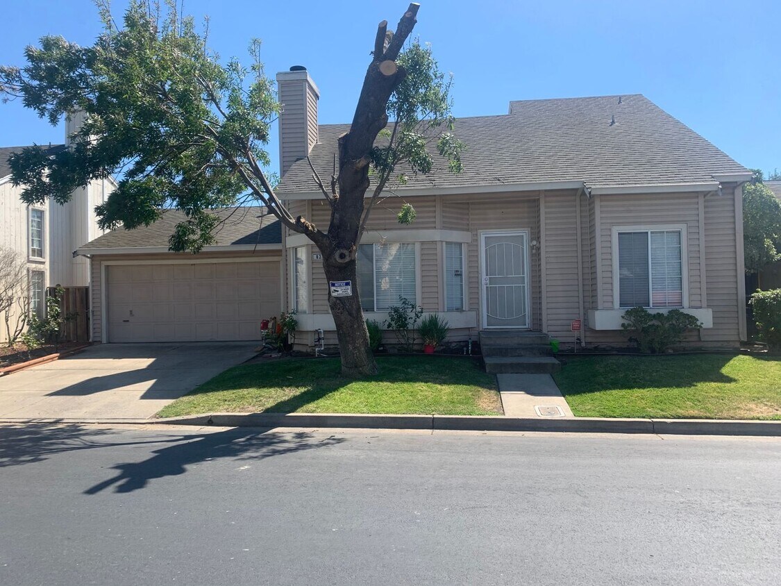 Primary Photo - Nice 4 bedroom in Oakley