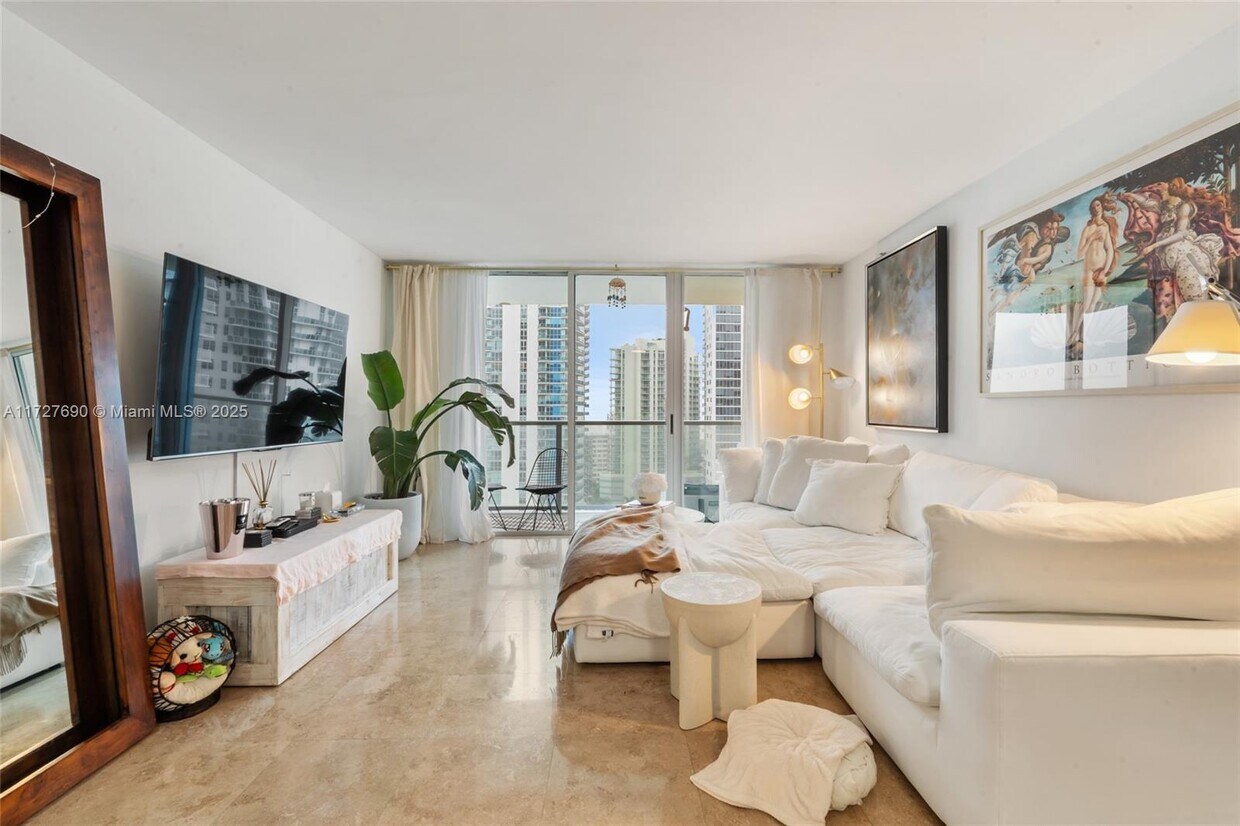 Primary Photo - 1155 Brickell Bay Dr