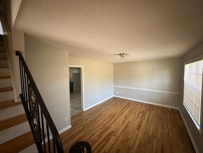 Foto del edificio - 3067 S Mendenhall Rd