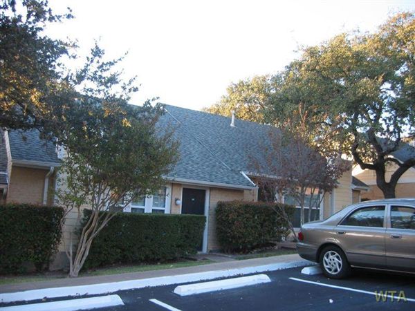 Building Photo - 8810 Tallwood Dr