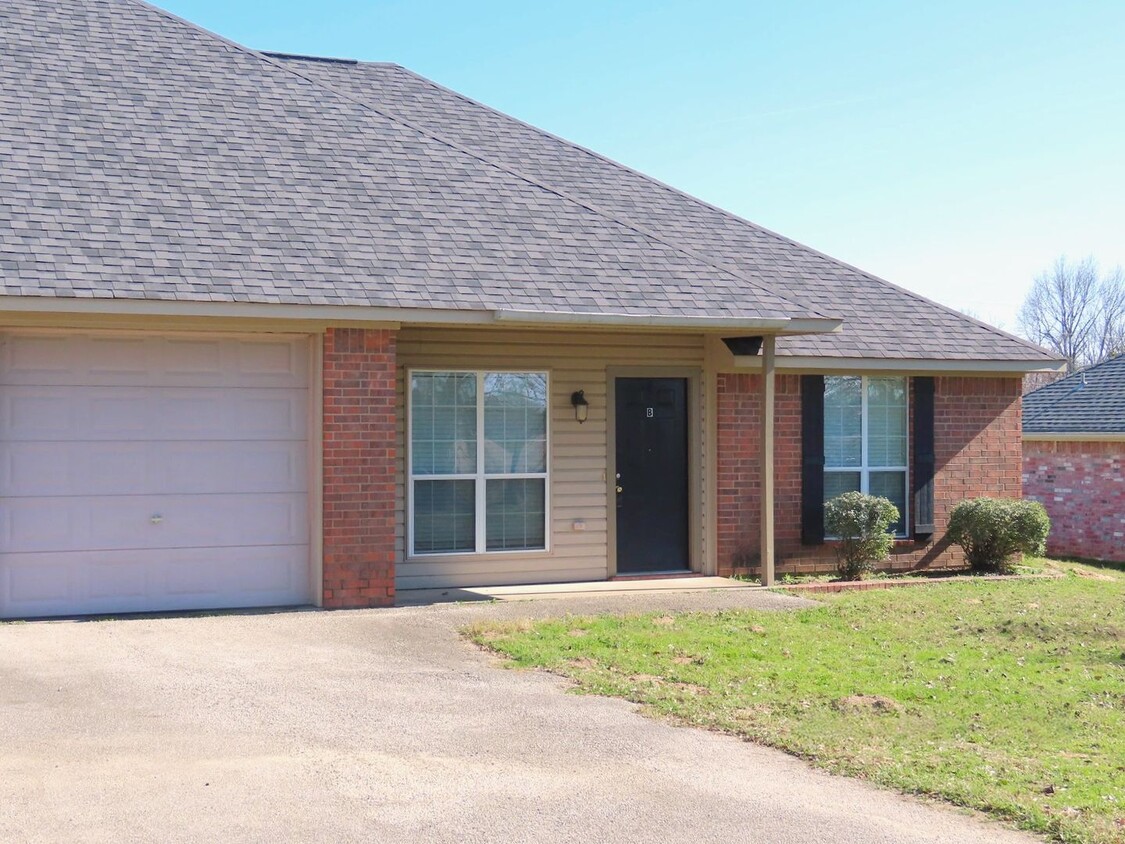 Foto principal - Lindale ISD! Beautiful 3 Bedroom, 2 Bath D...