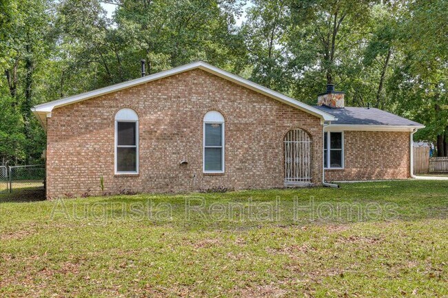 Building Photo - 3403 Ravenwood Dr