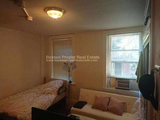 Building Photo - 72 Revere St