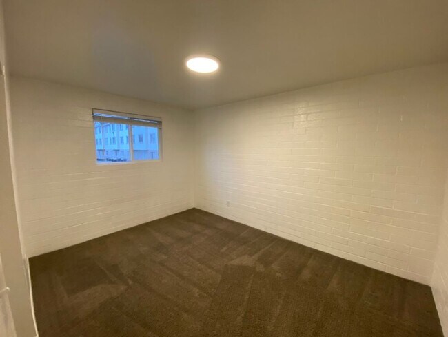 Building Photo - 265 E 200 N