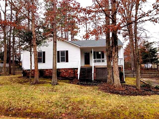 Foto principal - 3 BR / 2 BA Gorgeous Roomy Home in Wooded ...