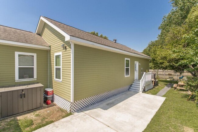 Building Photo - 4416 Wellington Street